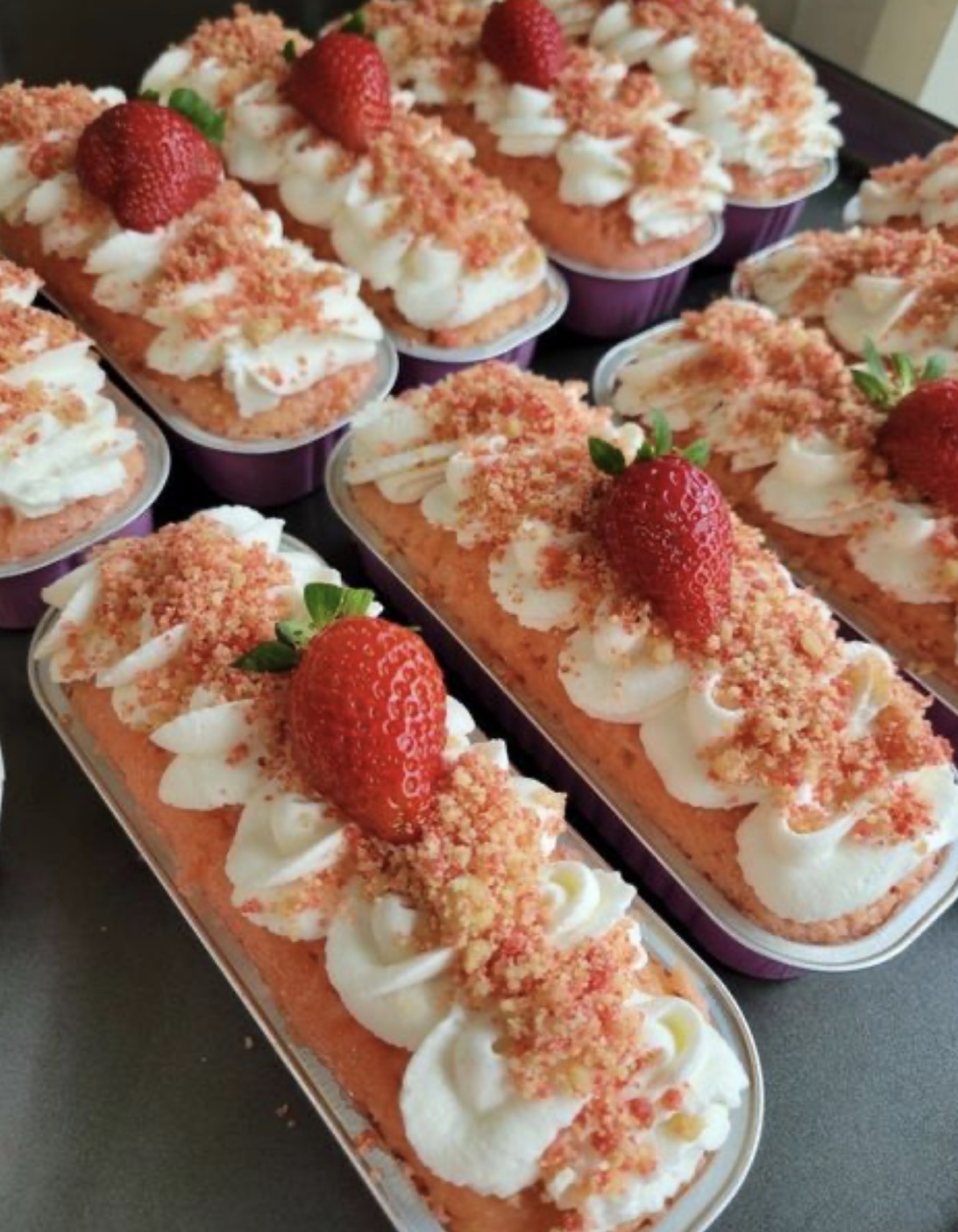 Strawberry crunch mini cake