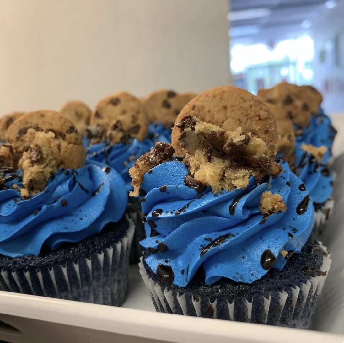 Cookie monster cupcakes