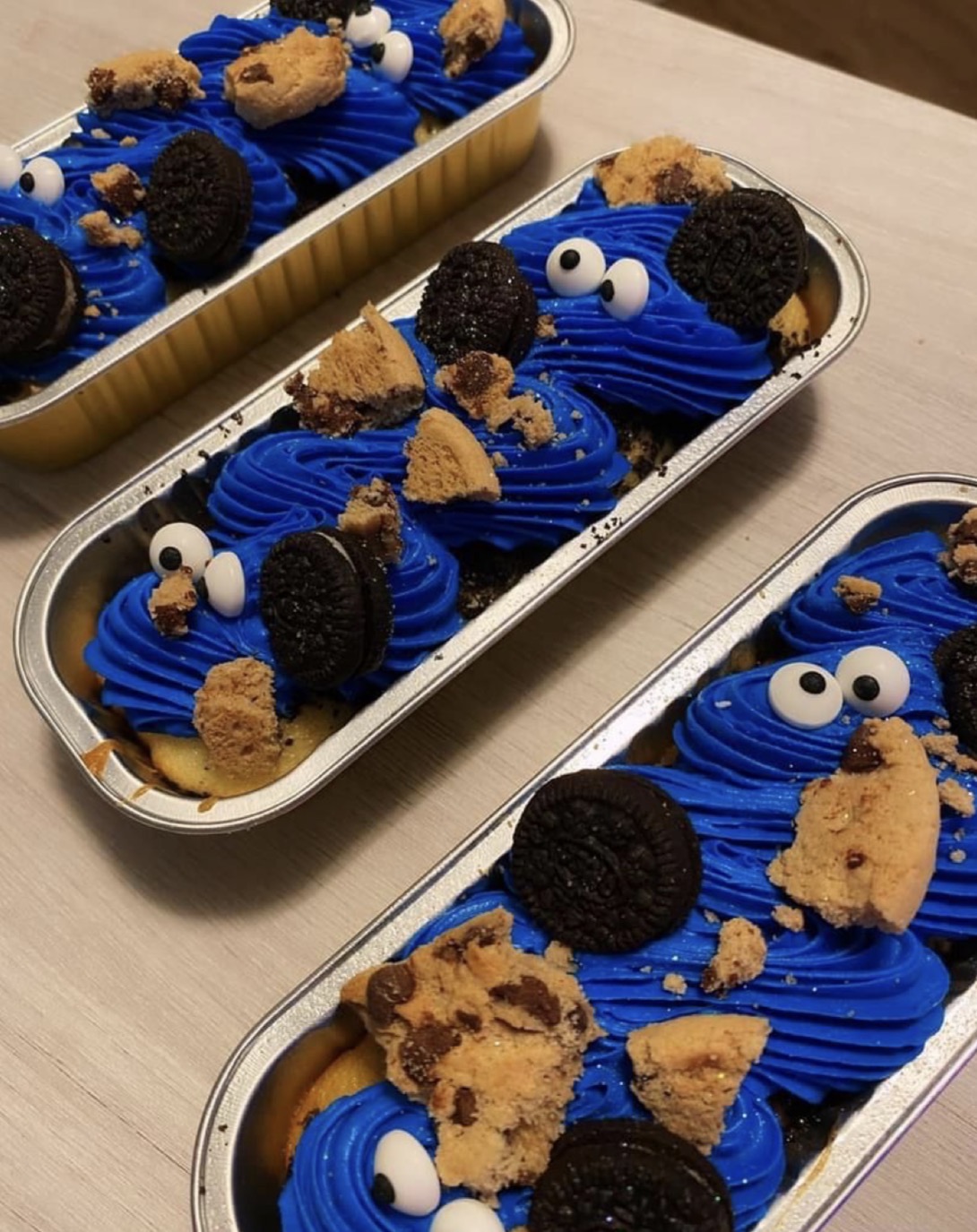 Cookie monster mini cake