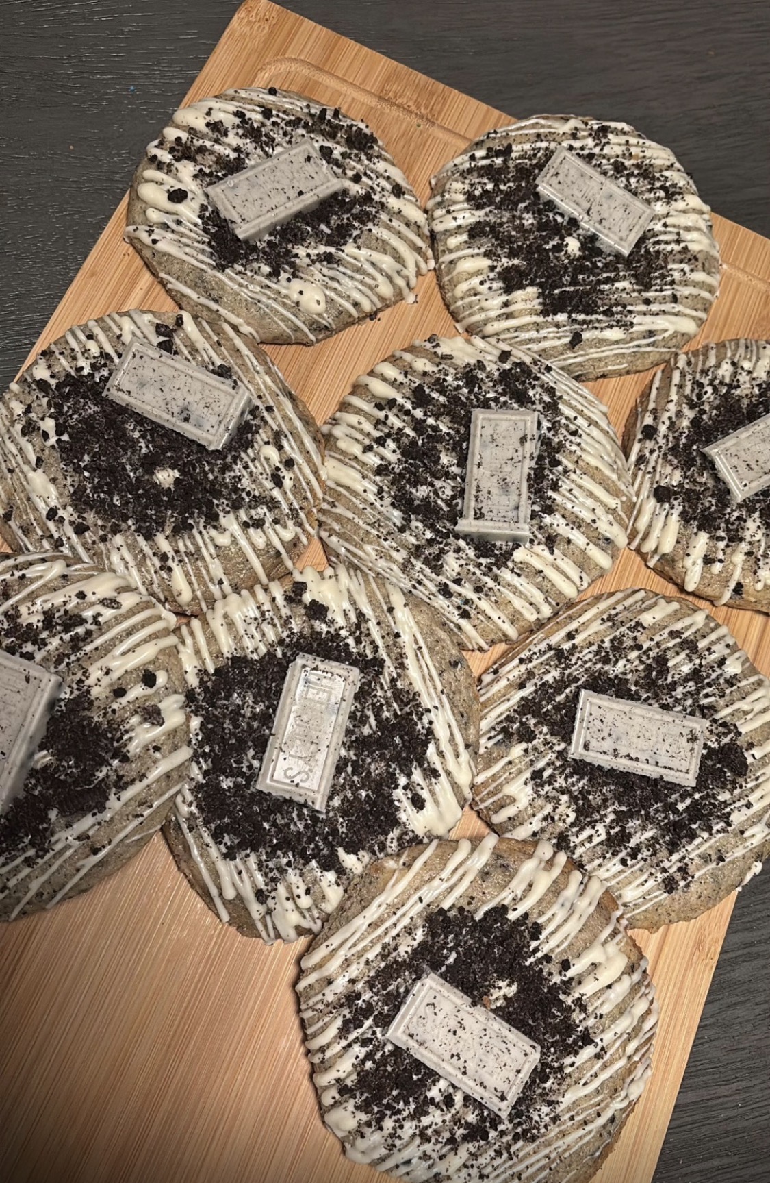 Cookies & cream cookies with white chocolate